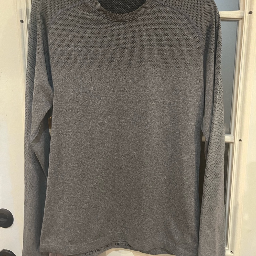 Men's Lululemon heather grey long sleeve Tshirt
